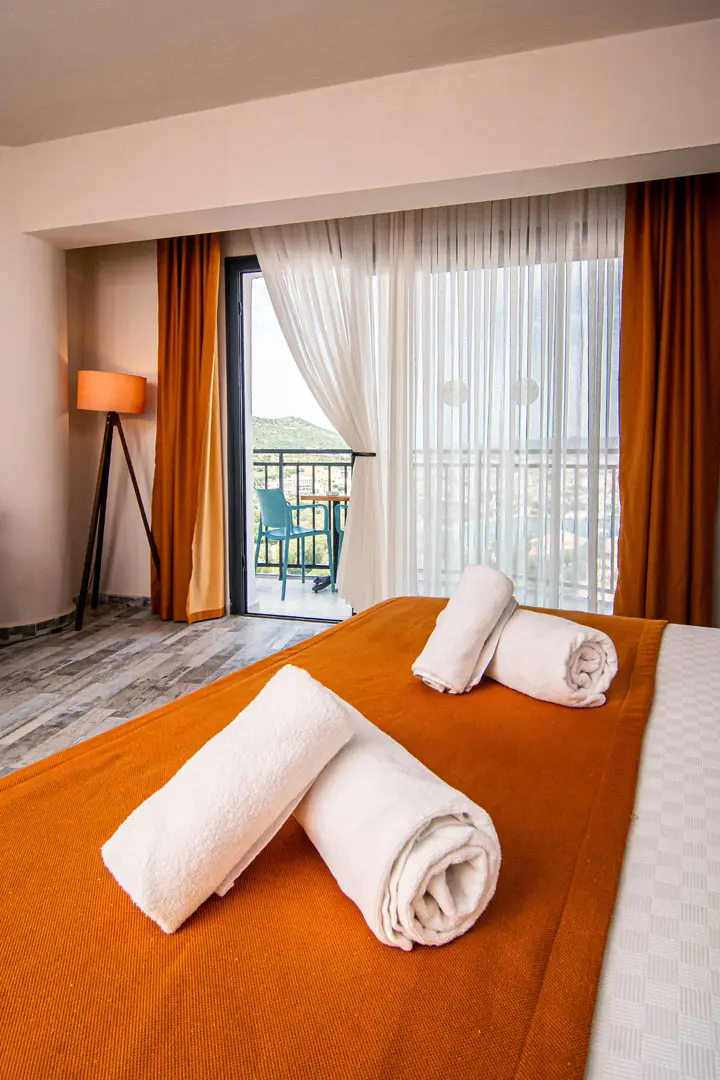 Deluxe Kara Manzaralı Oda