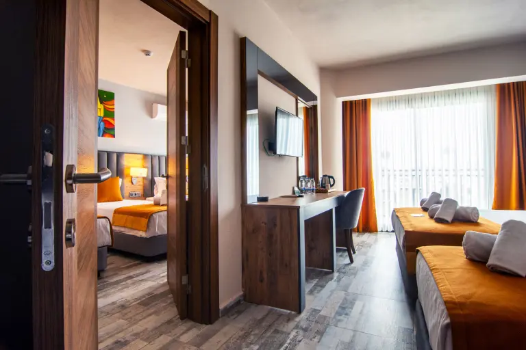 Superior Deniz Manzaralı Aile Odası