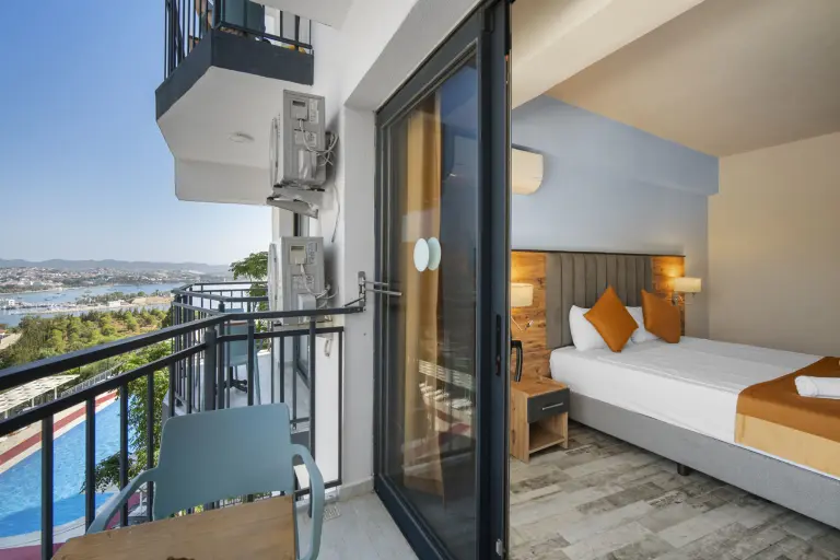 Superior Deniz Manzaralı Aile Odası